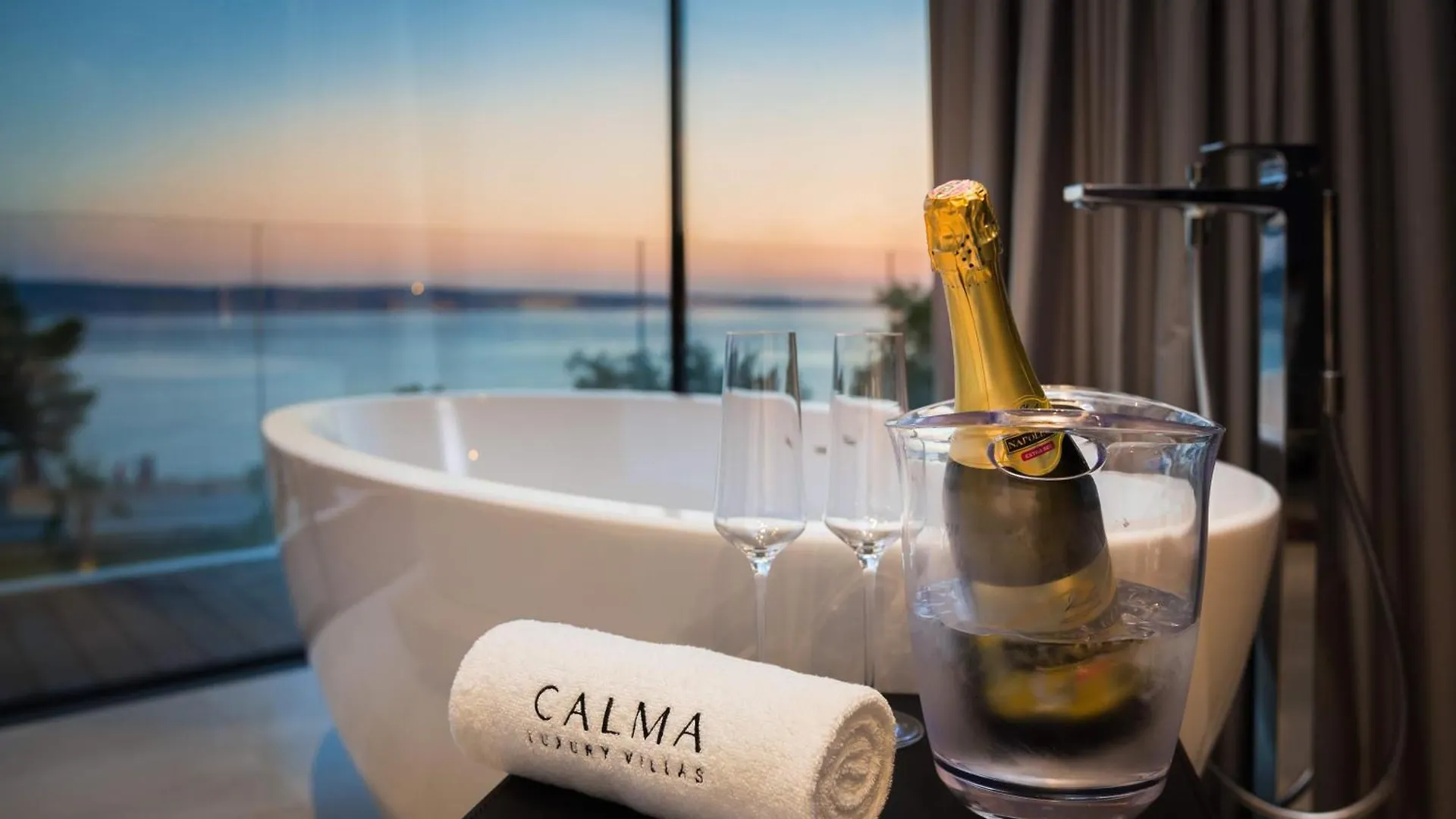 5-Star Villa Calma I With Heated Pool, Jacuzzi, Sea And Palm Tree Garden Starigrad Paklenica