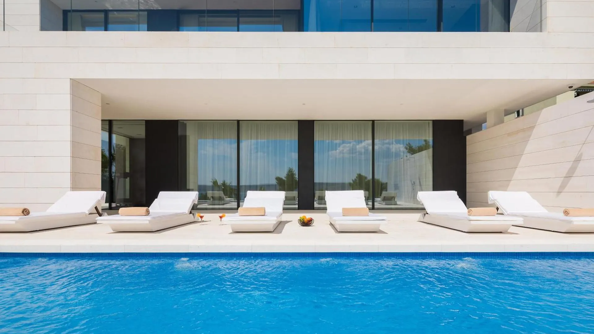 5-Star Villa Calma I With Heated Pool, Jacuzzi, Sea And Palm Tree Garden Starigrad Paklenica