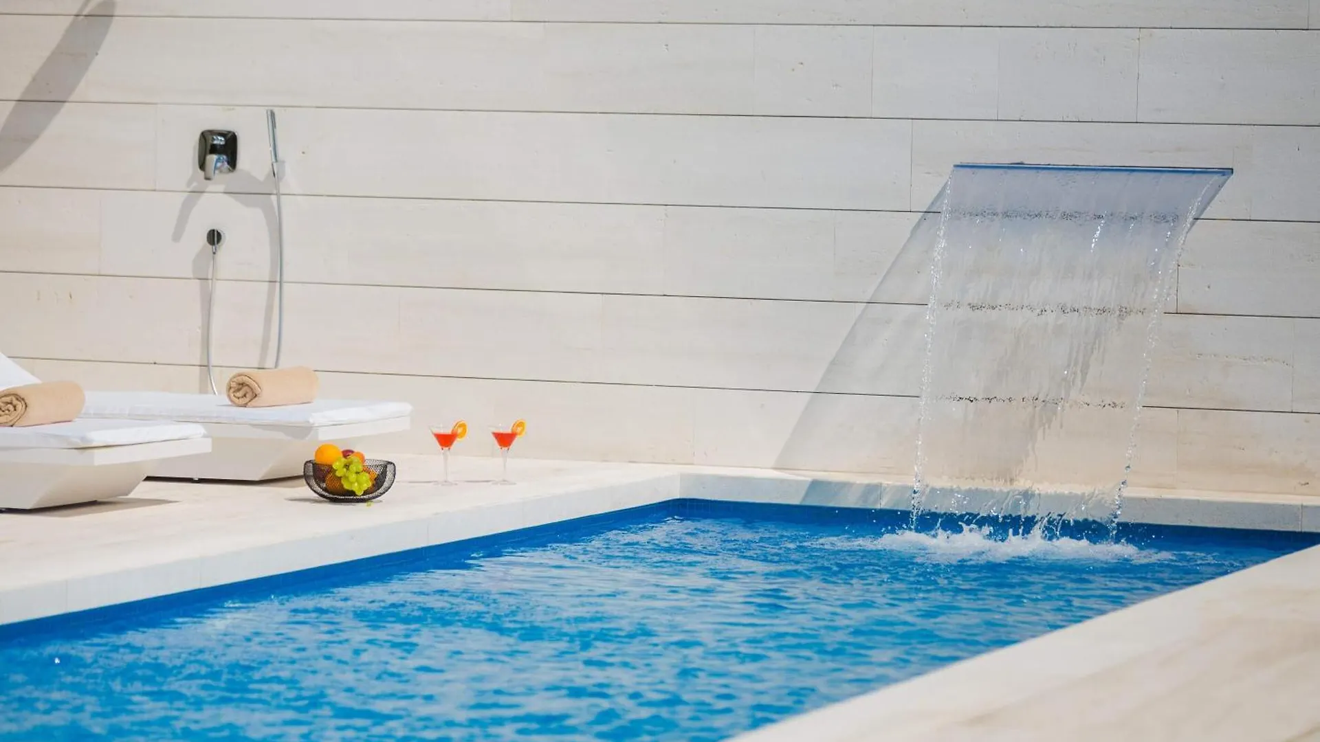 5-Star Villa Calma I With Heated Pool, Jacuzzi, Sea And Palm Tree Garden Starigrad Paklenica