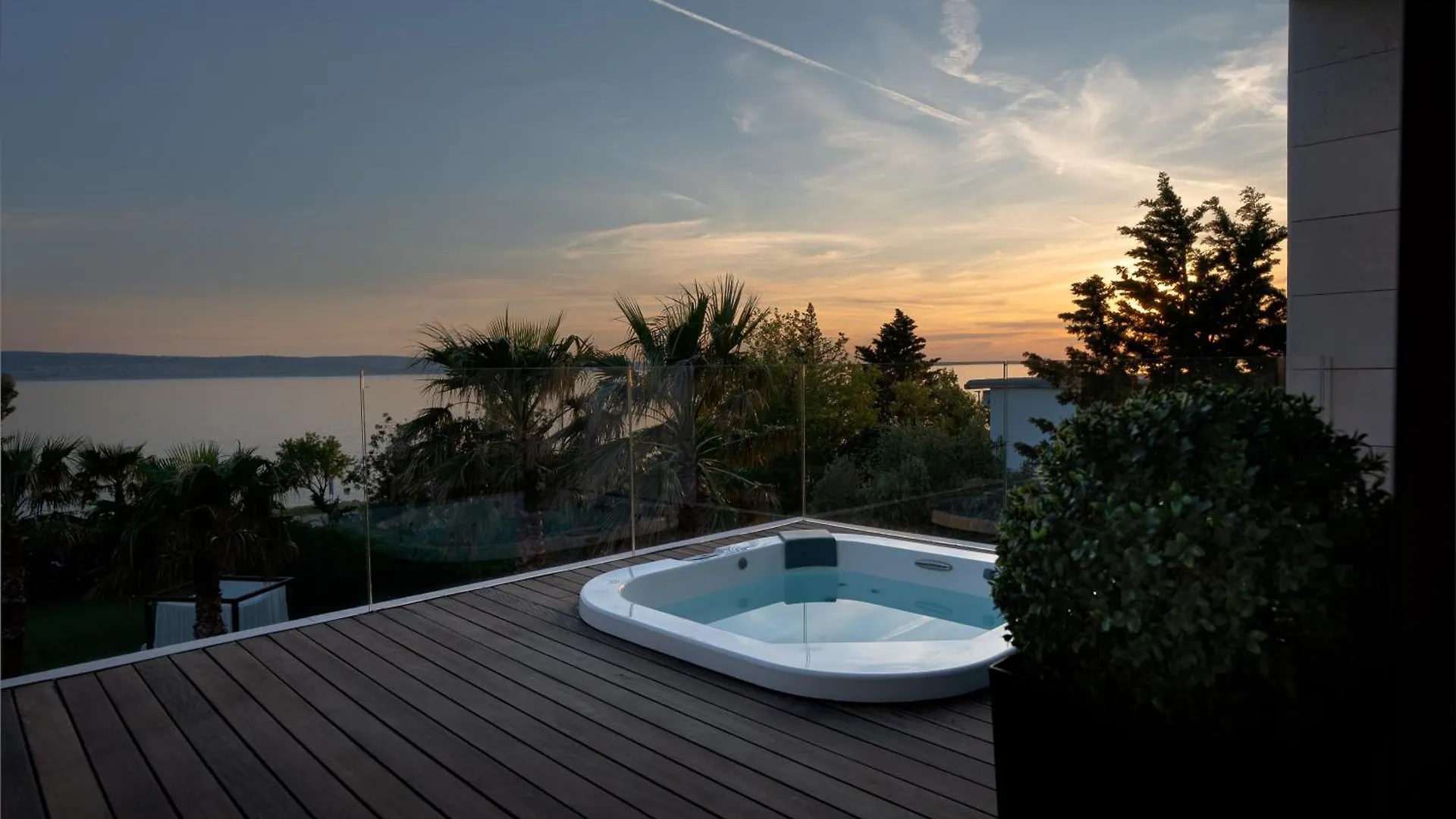 5-Star Villa Calma I With Heated Pool, Jacuzzi, Sea And Palm Tree Garden Starigrad Paklenica