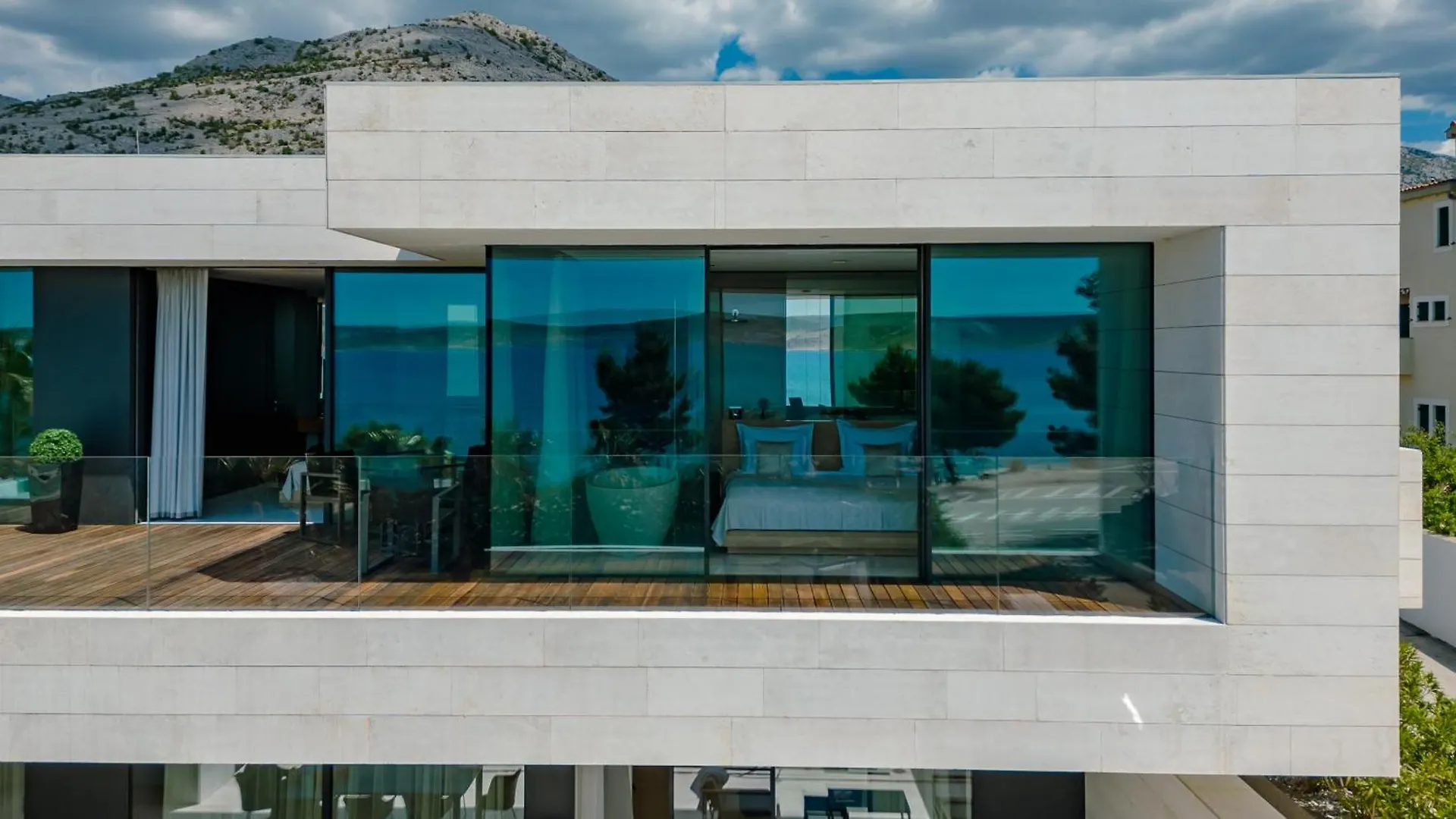 5-Star Villa Calma I With Heated Pool, Jacuzzi, Sea And Palm Tree Garden Starigrad Paklenica